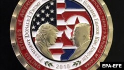 Памятная медаль, выпущенная в преддверии несостоявшегося саммита глав США и Северной Кореи.