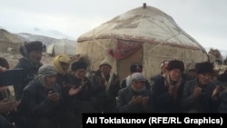 Поминки покойных афганских кыргызов.