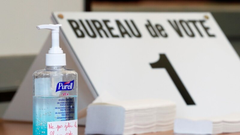 Во Франција локални избори со санитарни мерки