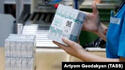 Производство российских банкнот на Московской печатной фабрике АО "Гознак"