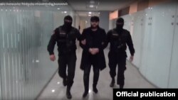 Armenia -- Narek Sarkisian is escorted by police officers at Yerevan airport after being extradited from the Czech Republic, December 21, 2019.