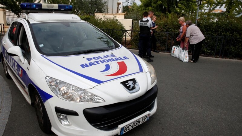 «چهار ایرانی» به اتهام سرقت از خودروها در پوشش پلیس فرانسه بازداشت شدند