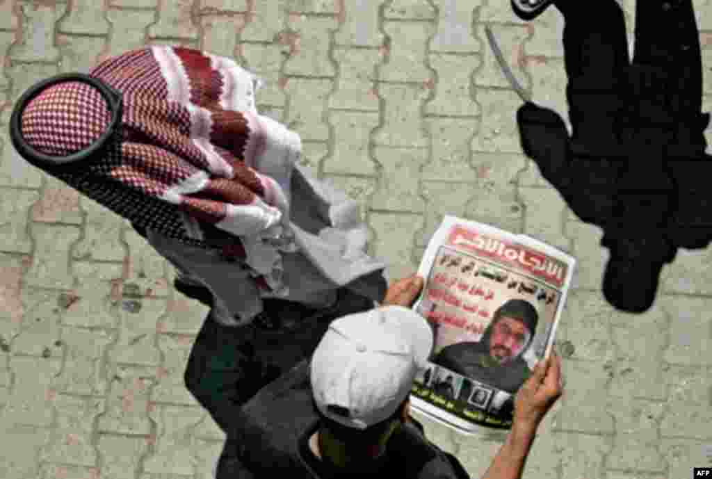 Reading news of the death of Abu Musab al-Zarqawi, leader of Al Qaeda in Iraq (AFP) - Good news was in short supply in Iraq in 2006, but some came in June with confirmation that Abu Musab al-Zarqawi, leader of Al-Qaeda in Iraq, had been killed. The relief proved short-lived, with a steady flow of statistics suggesting that violence was worsening. By the end of the year, even a congressionally commissioned review of U.S. policy called for major policy changes in Iraq and in the region as a whole.