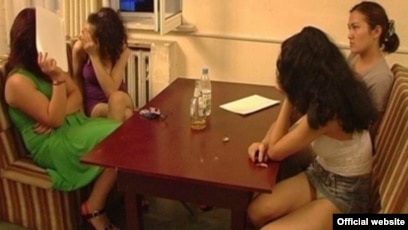 Әдемі жалаңаш әйелдер кеуделерінің фотосуреттері