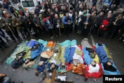 Тіла загиблих учасників Революції гідності на майдані Незалежності в Києві, 20 лютого 2014 рік