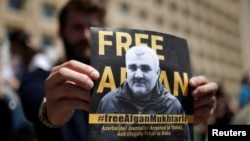 Акция в поддержку арестованного журналиста Афгана Мухтарлы в Тбилиси