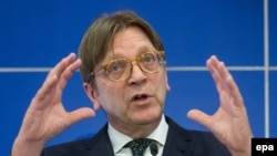 Колишній премʼєр-міністр Бельгії Ґі Верхофстадт (на фото) заявив, що інтервʼю з російським президентом може перетворити Карлсона на ціль для законодавців ЄС