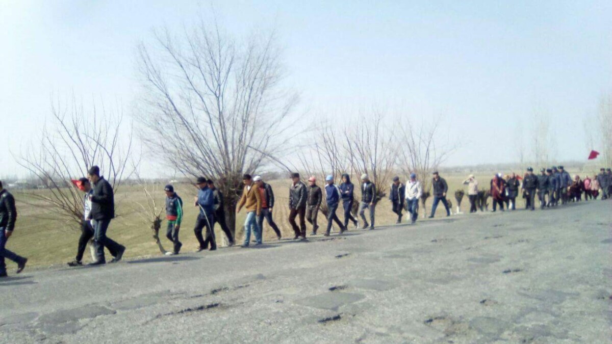 Погода базар коргон. Милиция остановила Бишкек. Базар Коргонское водохранилище. Задержанов базар-Коргон. Коргон базар Ош.