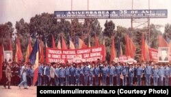 1983. Adunare festivă a brigadierilor din județul Dolj.Sursa: comunismulinromania.or