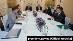 Ukrainian President Volodymyr Zelenskiy (right) meets with IMF officials in February 2020.