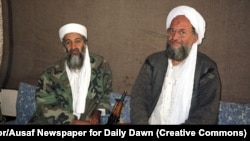 تصویر آرشیف: اسامه بن لادن ( نفر دست چپ) و ایمن الظواهری رهبران پیشین شبکه القاعده