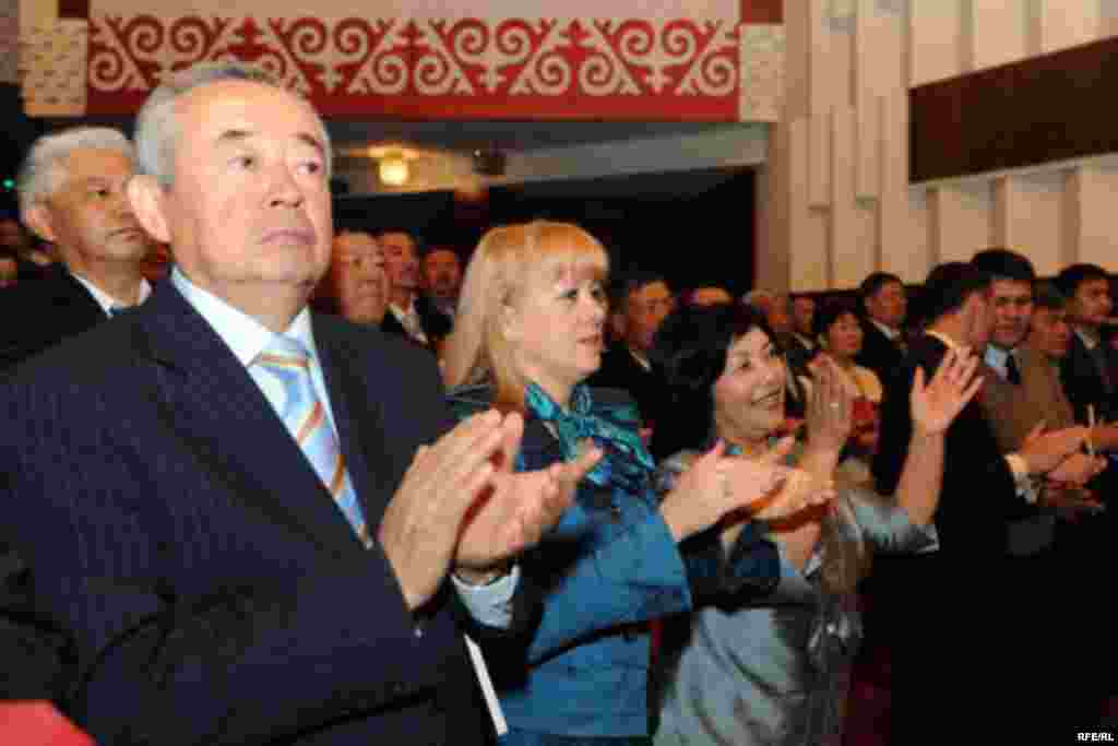 "Ак Жол" партиясы 2007-жылы 15-октябрда түзүлгөн. - Kyrgyzstan - Congress of Pro-Presidential Party “Ak jol” to nominate K.Bakiev to Presidential Election. 1May2009 
