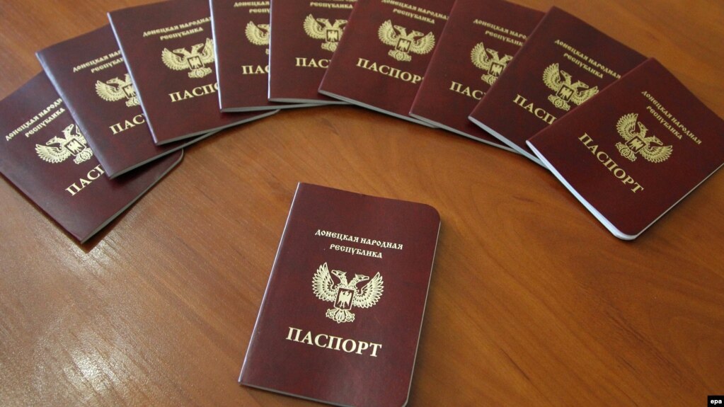 Ukrainian President Petro Poroshenko has denounced Moscow's recognition of travel documents issued by separatists in Ukraine. (file photo)
