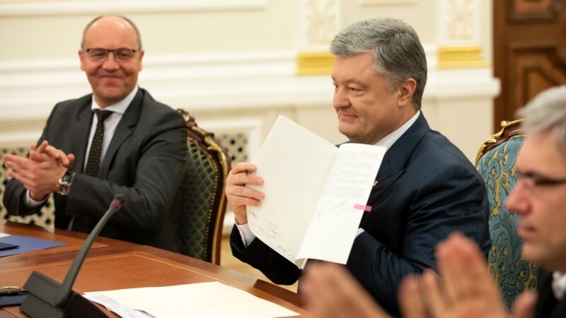 Дар Украина қонуни нави забон ба иҷро даромад. Русия ҷаласаи изтирории Шӯрои амниятро даъват кард 