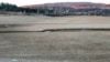 Аномально низкий уровень воды в Симферопольском водохранилище, апрель 2020 года