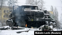 Знищені реактивні системи залпового вогню російської армії на околицях Харкова, 25 лютого 2022 року