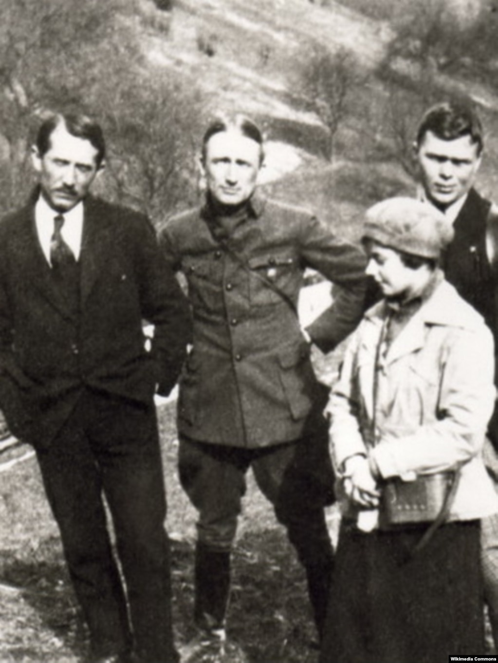 Зліва направо: Євген Коновалець і Андрій Мельник. Околиця Відня, 1921 рік