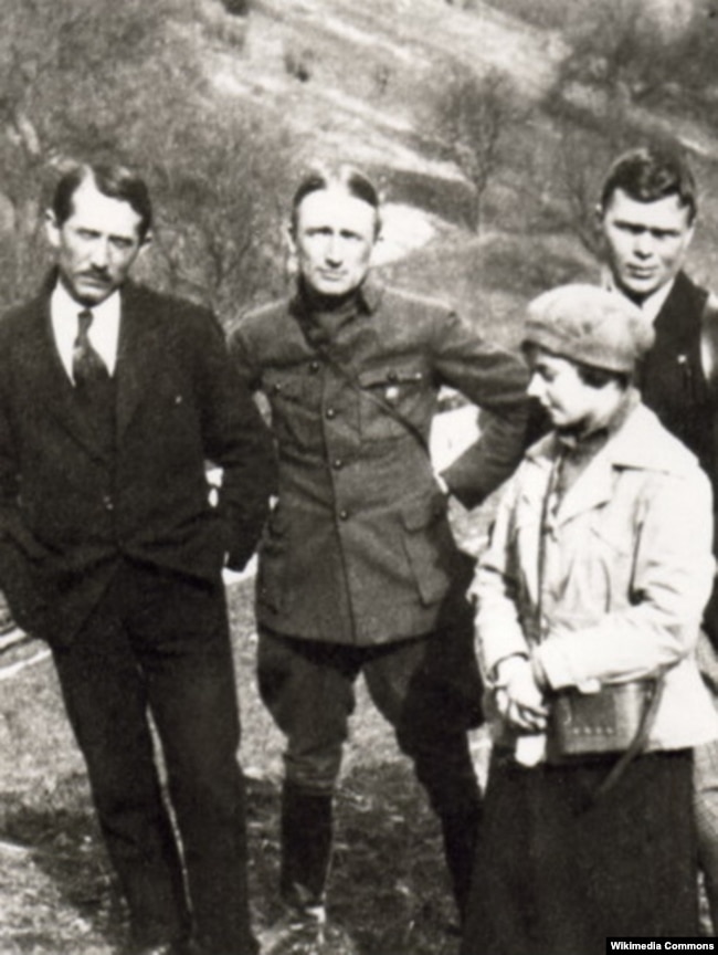 Зліва направо: Євген Коновалець і Андрій Мельник. Околиця Відня, 1921 рік