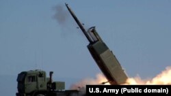 Кошмо Штаттардын HIMARS жогорку мобилдүү артиллериялык ракеталык системасы.