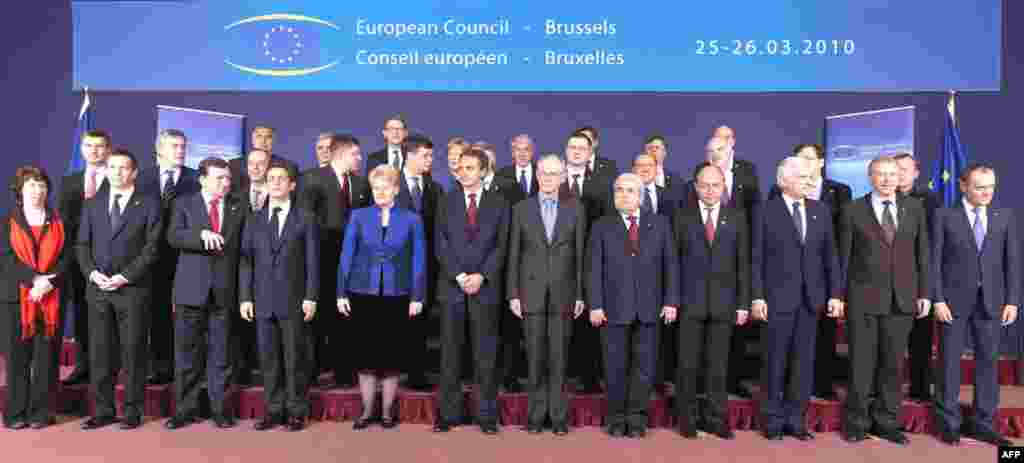 Заедничка фотографија од самитот на ЕУ во Брисел