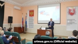 Владимир Константинов с крымскими студентами, 17 марта 2020 года