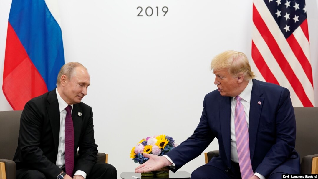 Владимир Путин һәм Доналд Трамп 2019 елда Япониядә "егермелек төркеме" саммитында