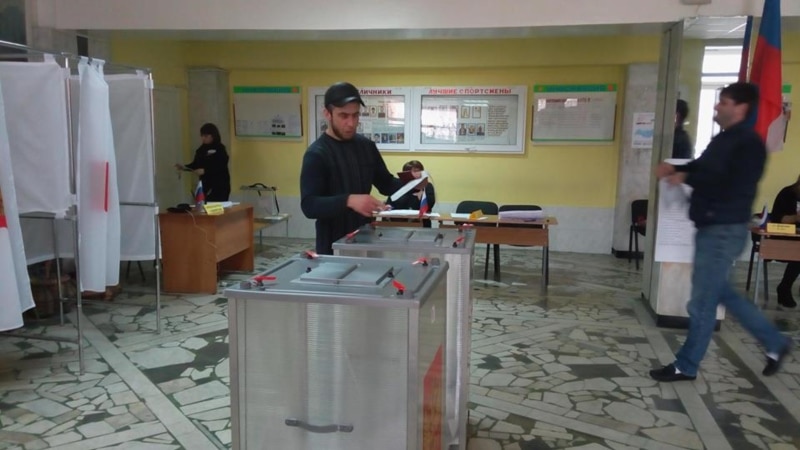 На выборах в Карачаево-Черкесии наблюдатели добились опечатывания урны. Песни про Путина не выключили