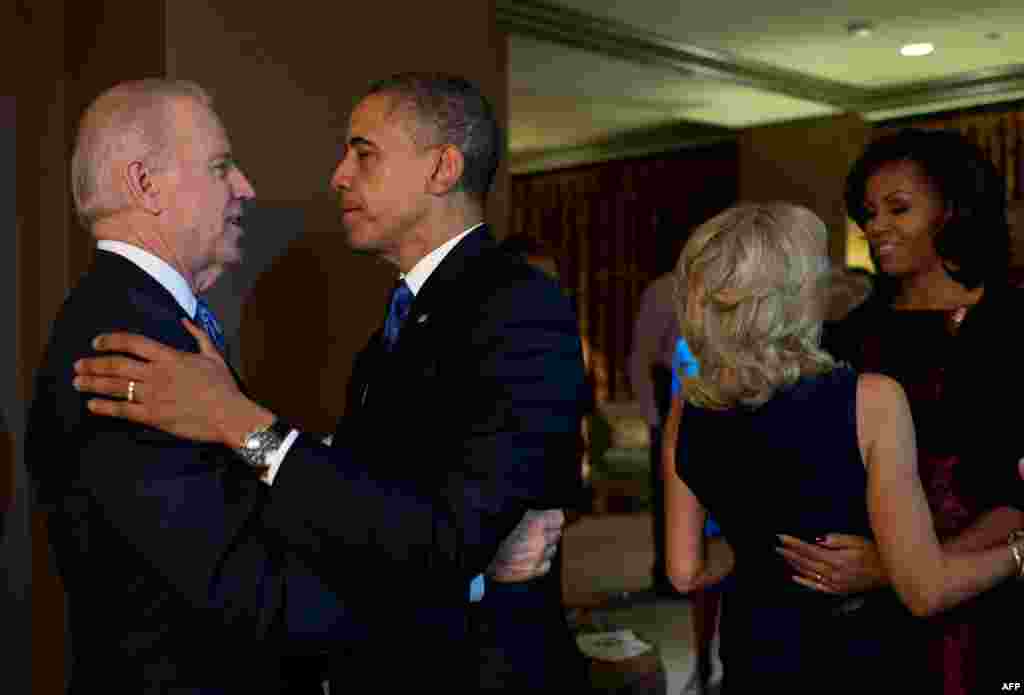 باراک اوباما و جو بایدن، با همسران شان در شیکاگو 