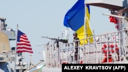 Український фрегат «Гетьман Сагайдачний» і американський есмінець «Дональд Кук» беруть участь у навчаннях «Сі Бриз-2015», Одеса, 1 вересня 2015 року