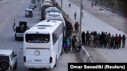 Повстанці, які залишають Харасту в Східній Гуті, передмісті Дамаска, Сирія, 22 березня 2018 року