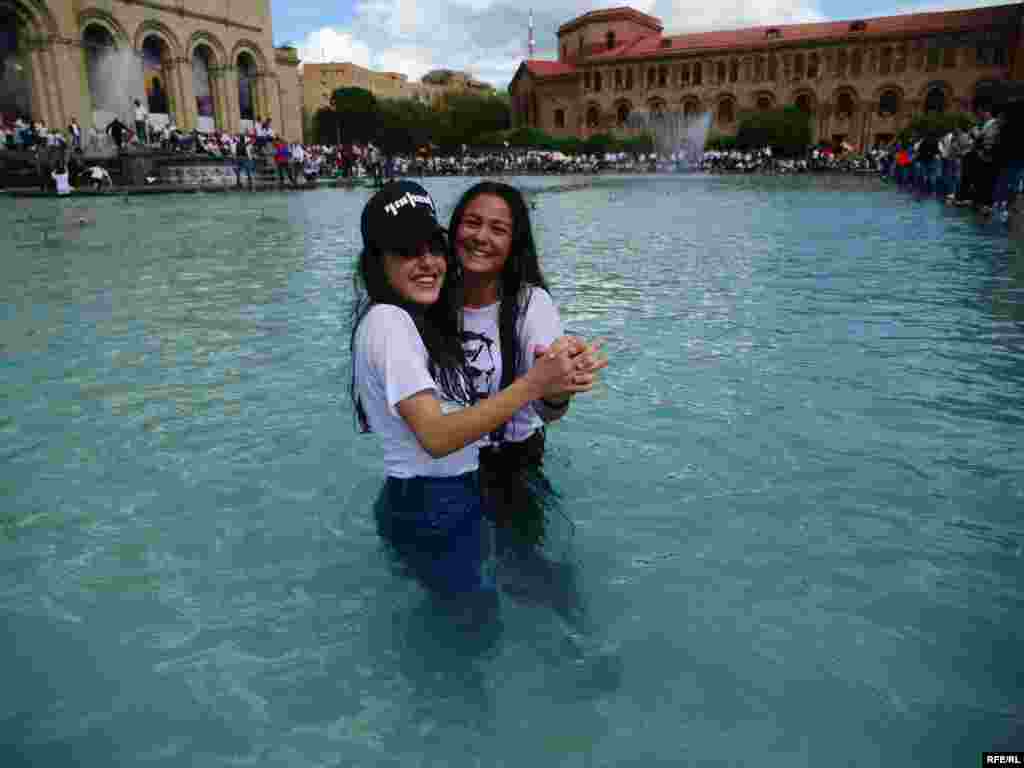 Shortly after the election of Armenia&#39;s new prime minister, some locals splashed into Yerevan&#39;s famous fountain.&nbsp;