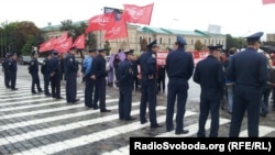 Полиция следит за порядком на митинге. Харьков, 30 августа 2012 года.