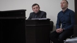 Виталий Мельник (справа) и один из его адвокатов