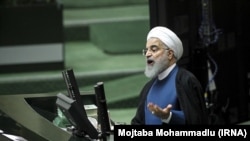 Хасан Рухани выступает в парламенте Ирана. 29 октября 2017 года
