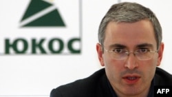 Dikur njeriu më i pasur në Rusi, ish pronari i Yukos, Mikhail Khodorkovsky, (ARKIV)