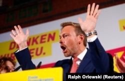 Кристиан Линднер радуется успеху своей партии на выборах. Октябрь 2017 года