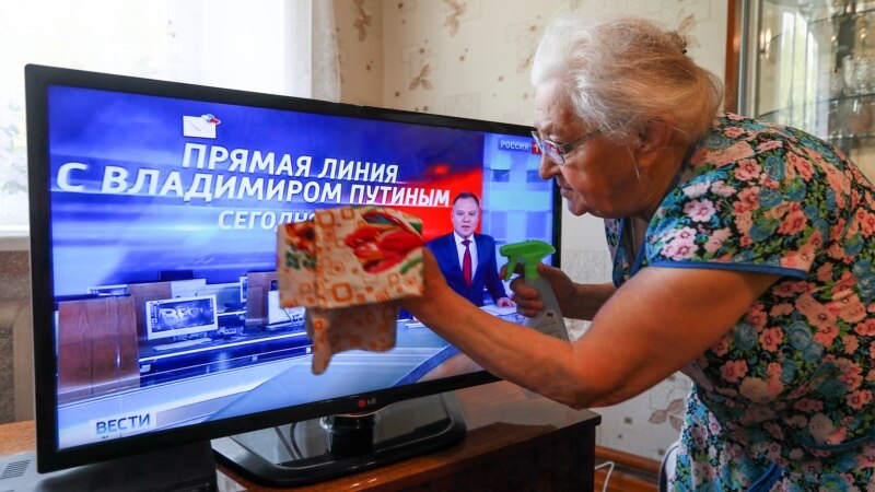 Сораштыру: русияләрнең телевидениегә ышануы 9 елда 30 процентка кимегән