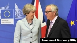 Pamje nga takimi i sotëm Theresa May - Jean-Claude Juncker