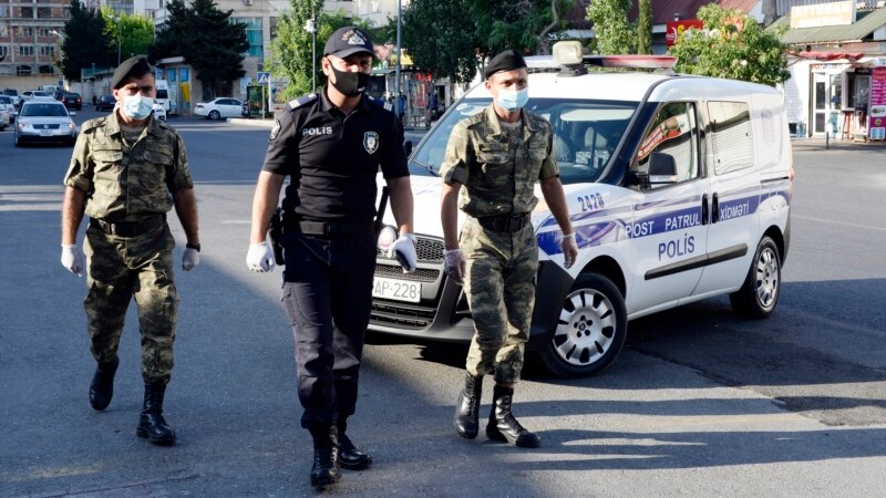 В Баку задержали митингующих, требовавших отпустить политзаключенных