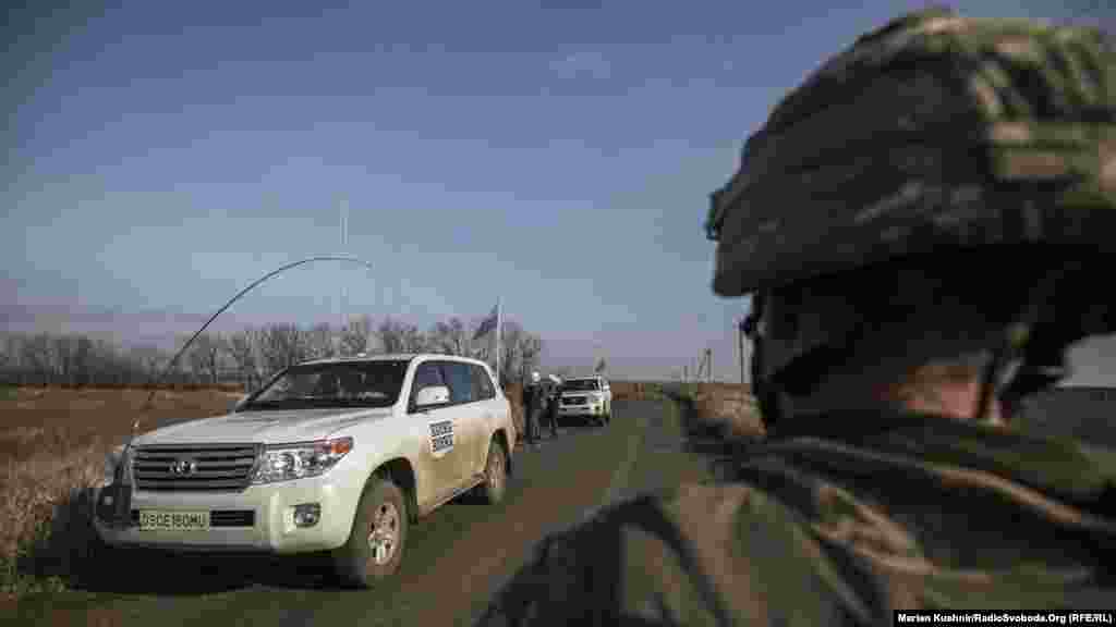 «Вчора українська сторона, через МЗС, поінформувала ОБСЄ щодо готовності до розведення. Сьогодні, 8 листопада о 12:00, українська сторона готова була розпочати практичний процес розведення сил та засобів на ділянці №3, що в районі населених пунктів Богданівка і Петрівське Донецької області», – йдеться в повідомленні штабу ООС на сторінці у фейсбуці