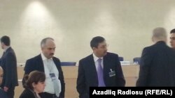 Azərbaycan nümayəndə heyətinin rəhbəri, Xarici İşlər nazirinin müavini Xələf Xələfov Cenevrədə çıxışa hazırlaşır.