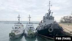 Захваченные украинские корабли в Керчи 