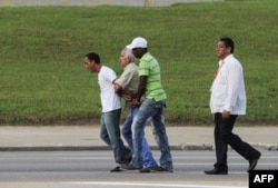 Арест диссидента, пытавшегося прорваться на встречу с папой. Гавана, 20 сентября