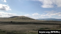 Bürçek köyü yanında quruğan tıynaq, Qarasuvbazar rayonı