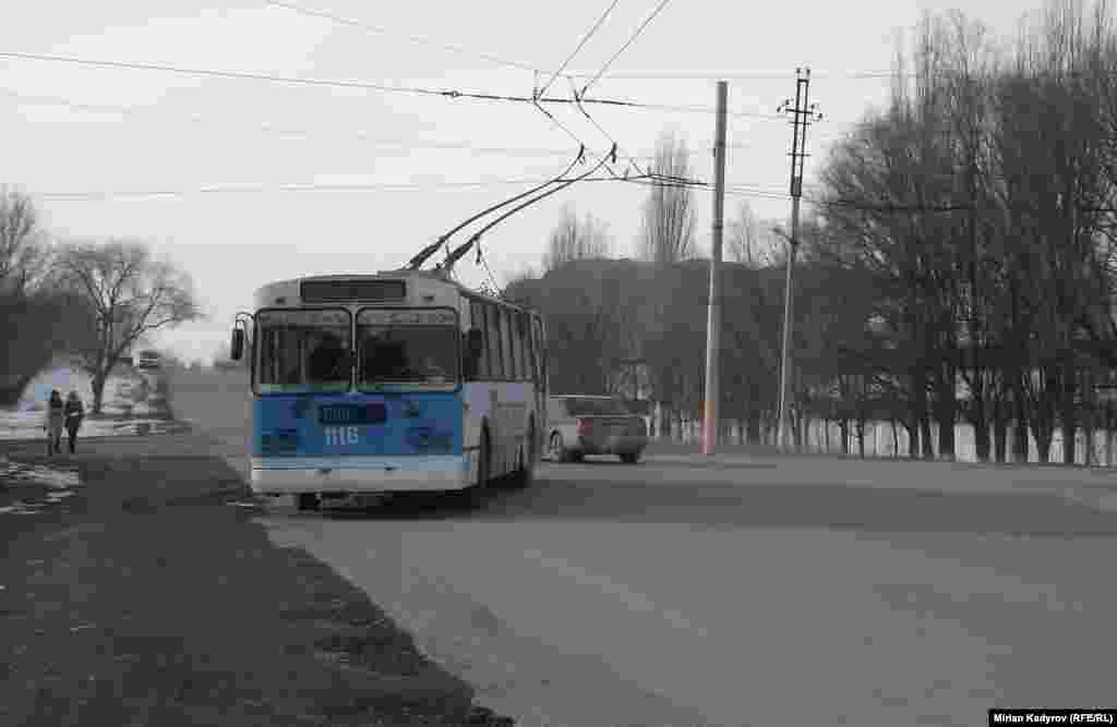 Троллейбус - единственный вид общественного транспорта в Нарыне. 