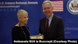 Sabina Fati și ambasadorul Hans Klemm