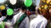 Окончание учебного года в Туркменистане родители учащихся называют "сезоном взяточничества". 
