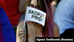 Архивска фотографија - Прва парада на гордоста во Скопје