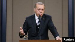 Реджеп Тайїп Ердоган (на фото) знову очолив Партію справедливості і розвитку
