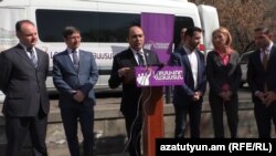 «Լուսավոր Հայաստան» կուսակցության անդամները բացօթյա ասուլիս են հրավիրել, 12-ը մարտի, 2016թ․